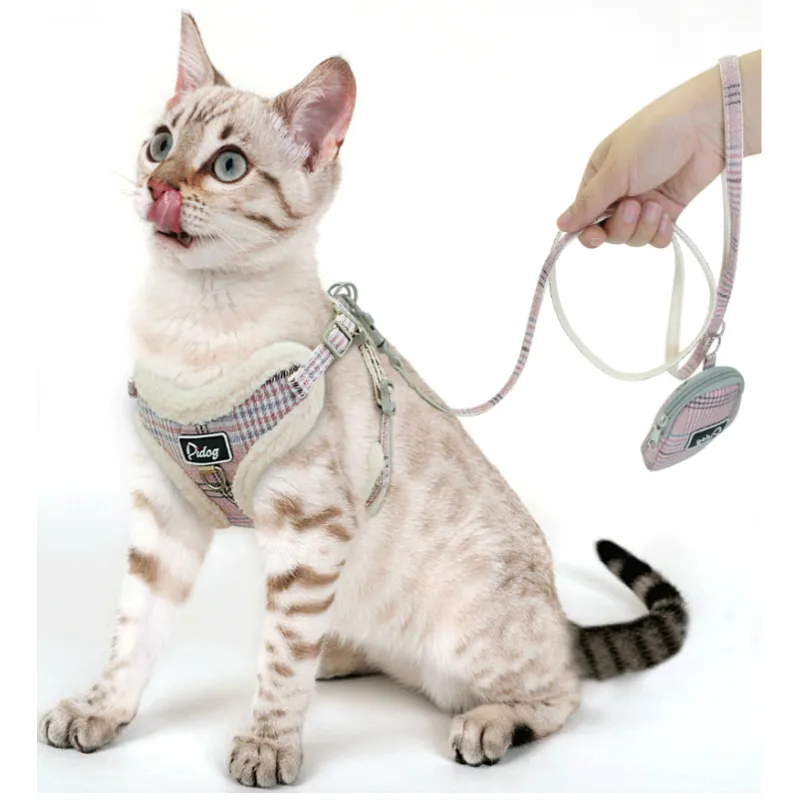 Comfortable Checkered Harness with Leash - With Practical Dog Bag for Walks – view 7