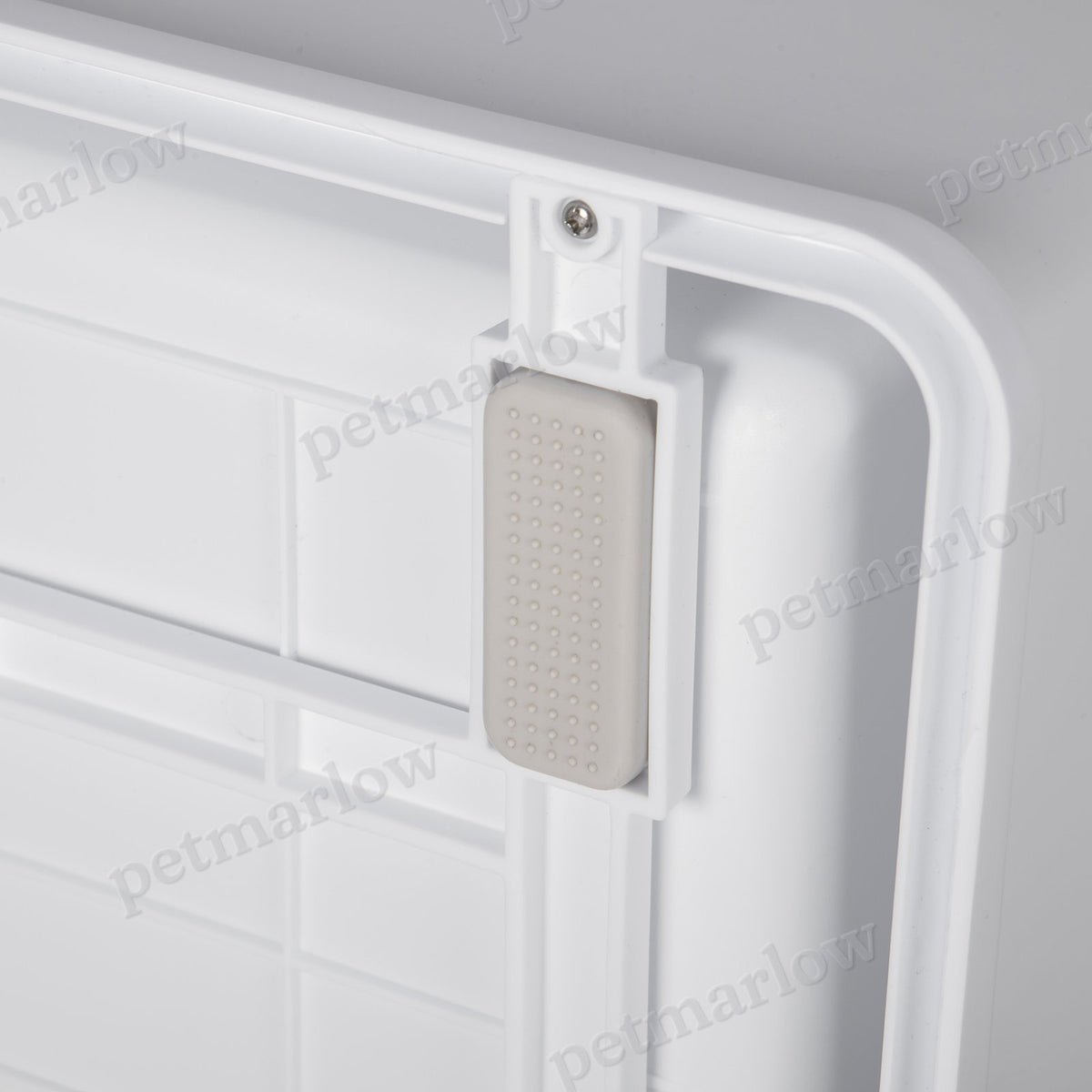 Fully Enclosed Cat Litter Box with Easy Access and Clean-Up – view 3