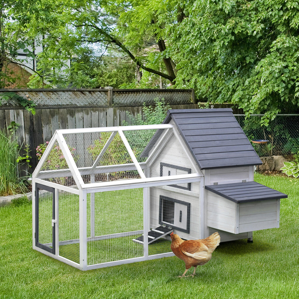 Wooden Chicken Coop with Nesting Box and Ramp